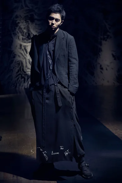 Look 17